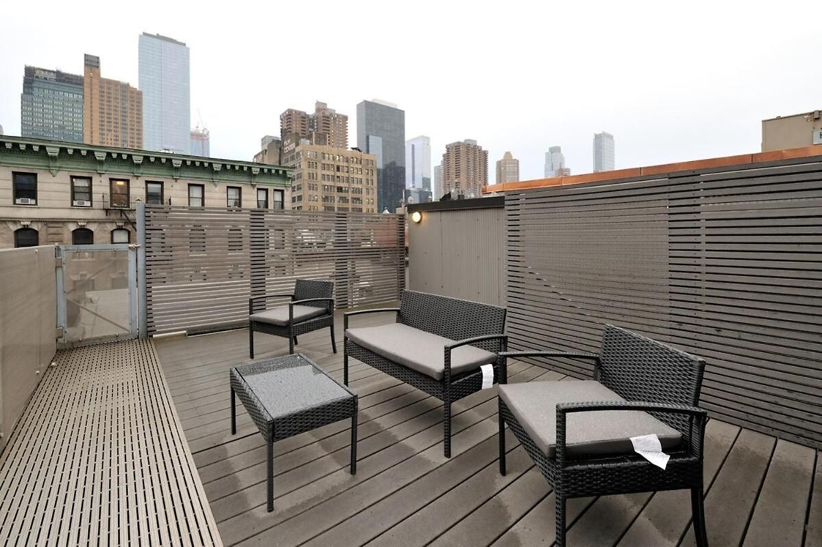 Apartment Spacious 2br 2ba With Rooftop Walk To Times Square, June To Aug 90 Days Required