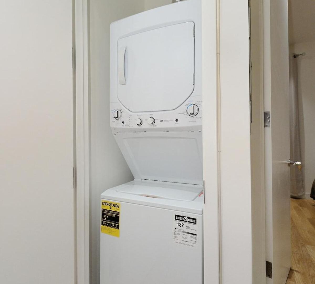 Apartment Spacious 2br 2ba With Rooftop Walk To Times Square, June To Aug 90 Days Required