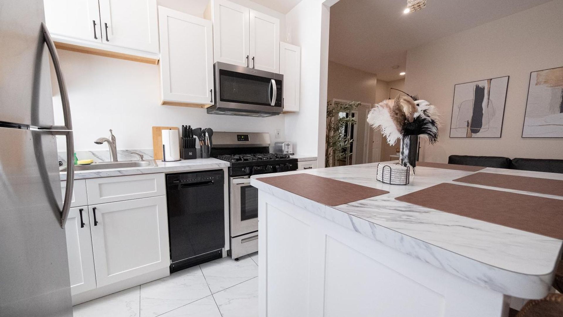 Sunlit 2br Park North Elevator & Laundry Apartment New York