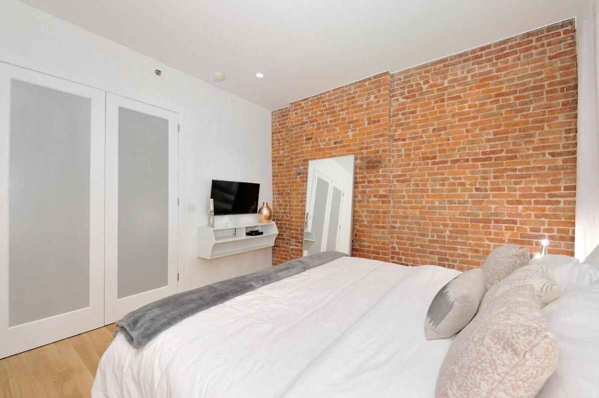 Spacious 2br 2ba With Rooftop Walk To Times Square, June To Aug 90 Days Required Apartment *