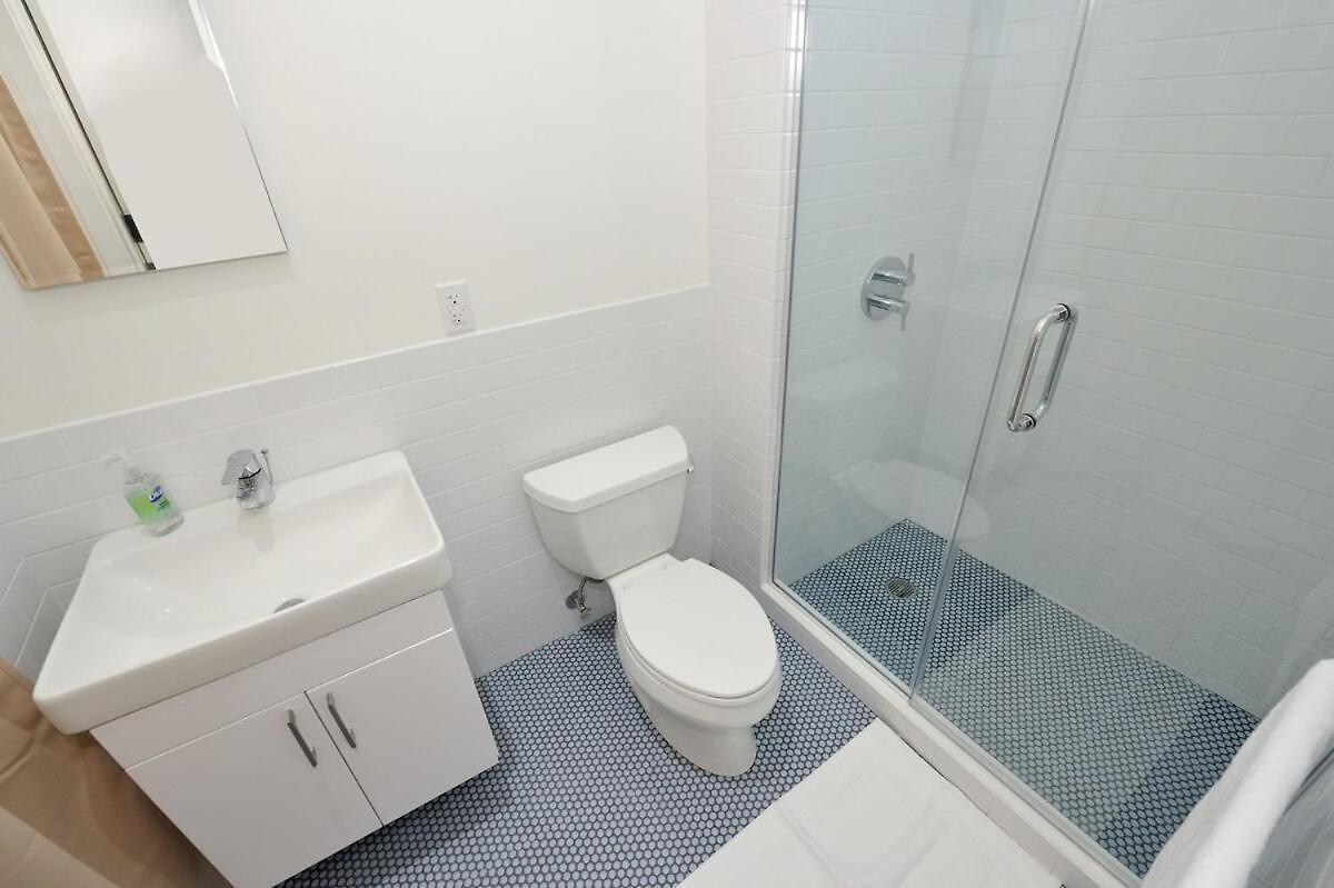 Spacious 2br 2ba With Rooftop Walk To Times Square, June To Aug 90 Days Required