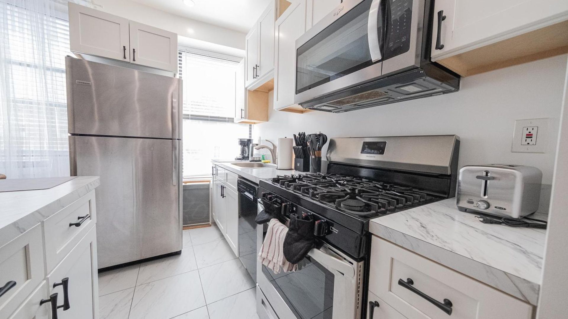 Apartment Sunlit 2br Park North Elevator & Laundry
