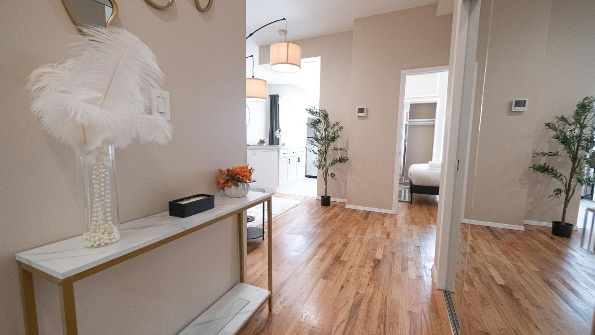 Sunlit 2br Park North Elevator & Laundry *