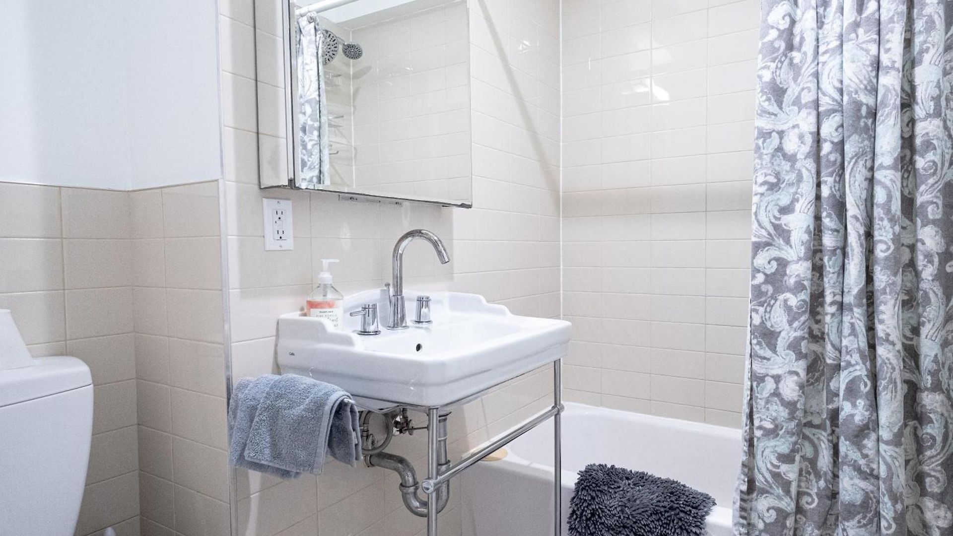 3br Two Blocks To Park Elevator, Laundry, Virtual Doorman