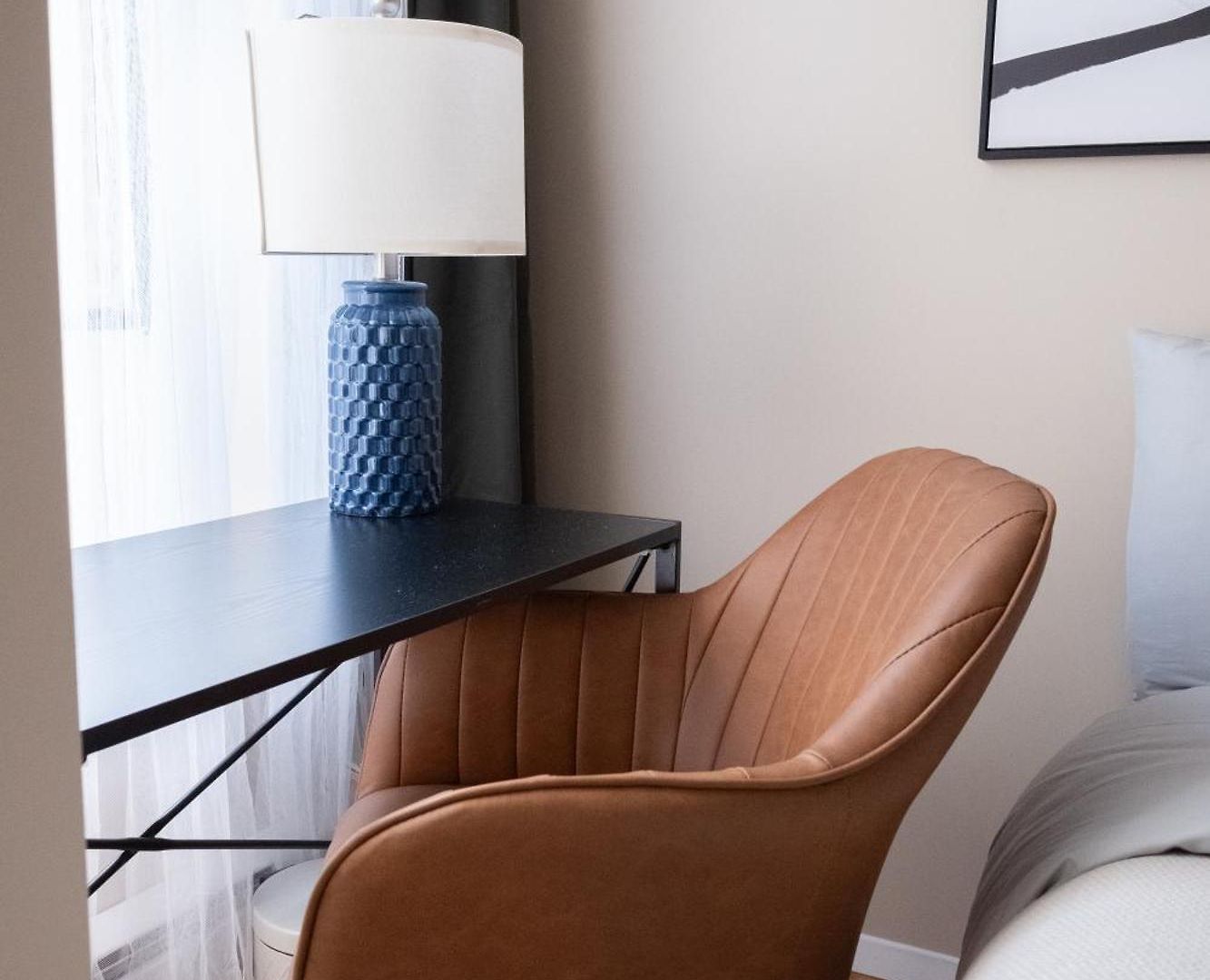 Sunlit 2br Park North Elevator & Laundry Apartment