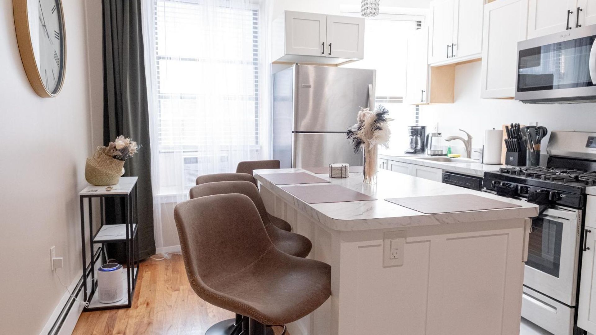Sunlit 2br Park North Elevator & Laundry Apartment New York