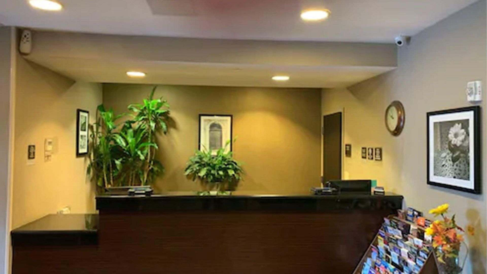 Cresthaven Jamaica-jfk Hotel