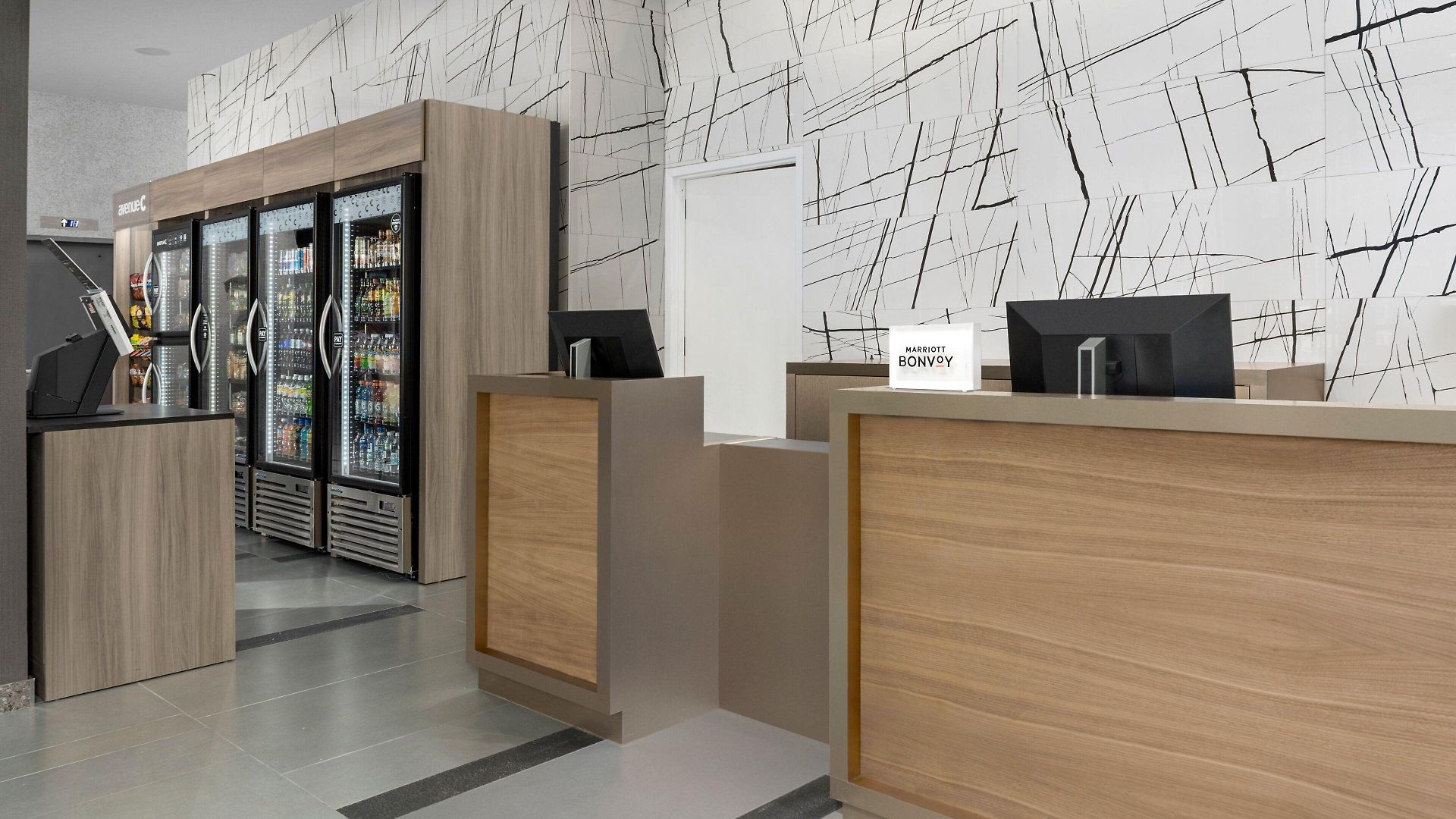 Hotel Springhill By Marriott Queens 3*