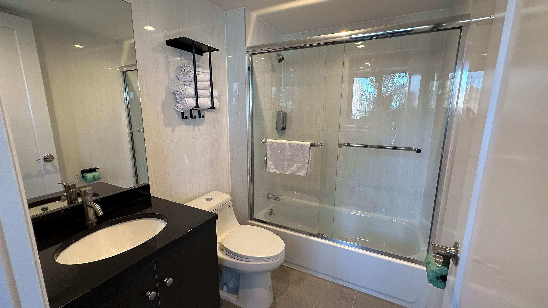 Regal & Laguardia Hotel 3*