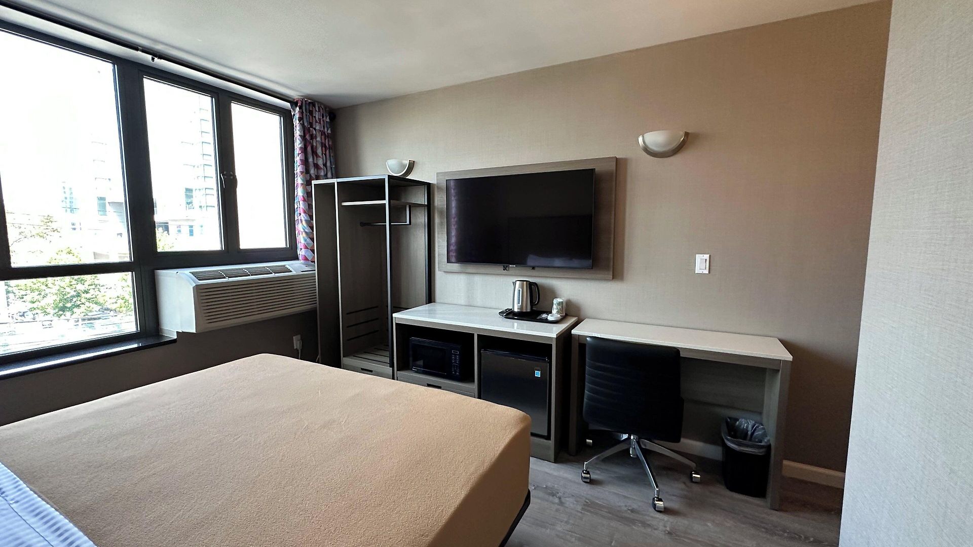 Regal & Laguardia Hotel 3*