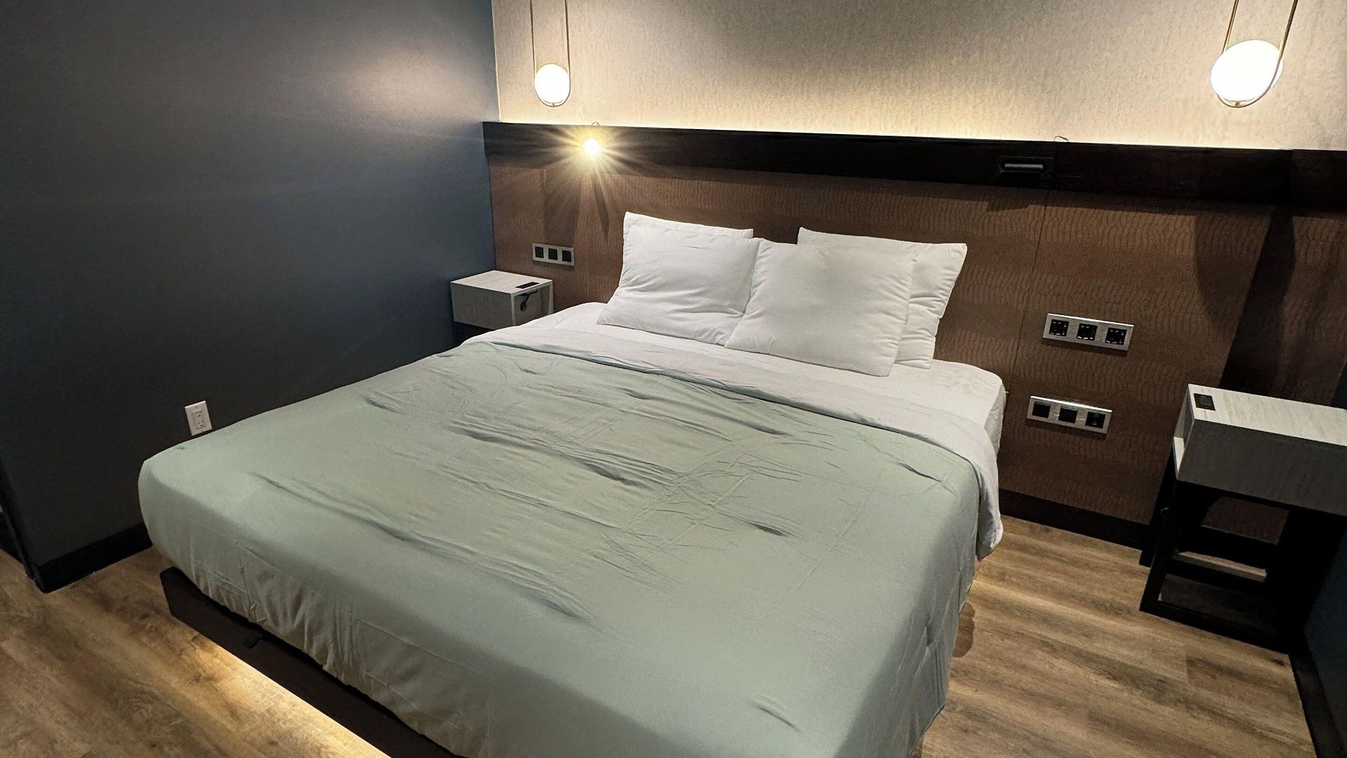 Hotel Mirage Brooklyn