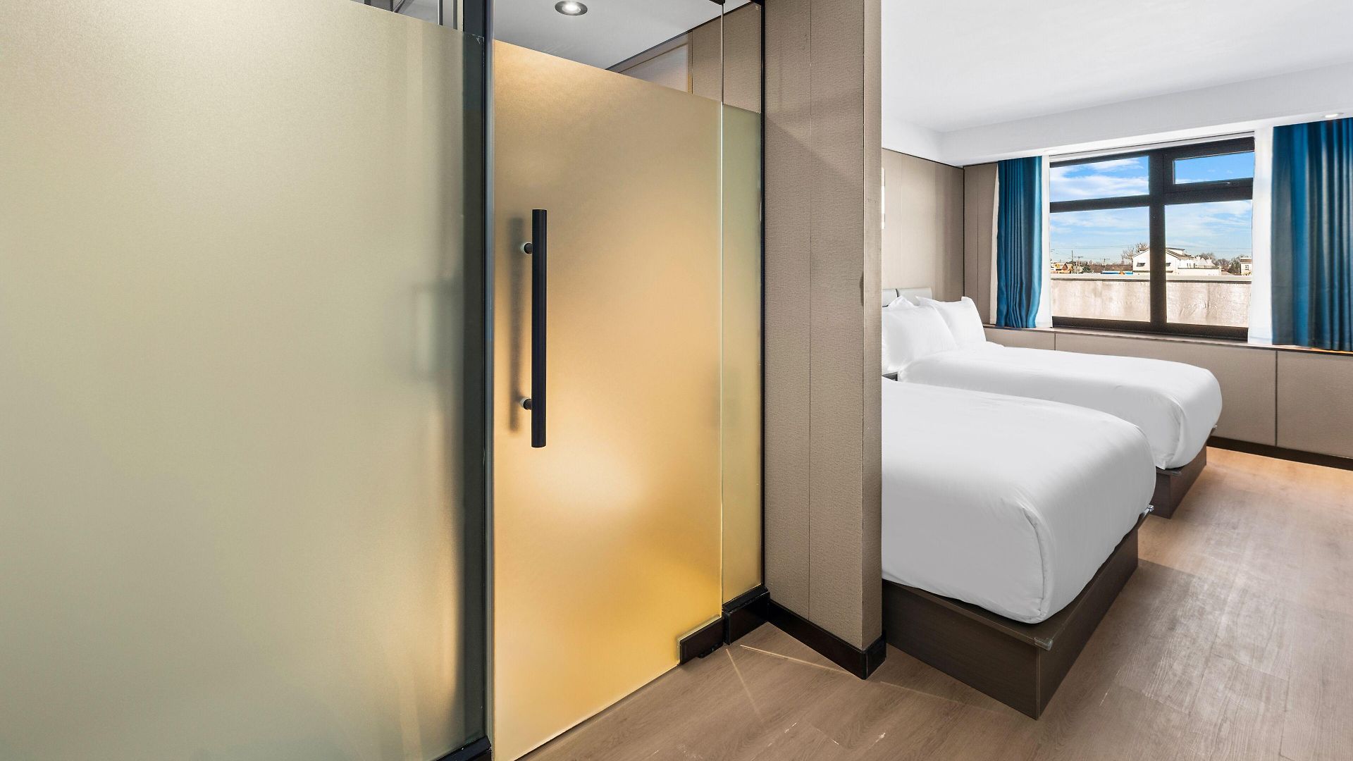 Ly Hotel 2*