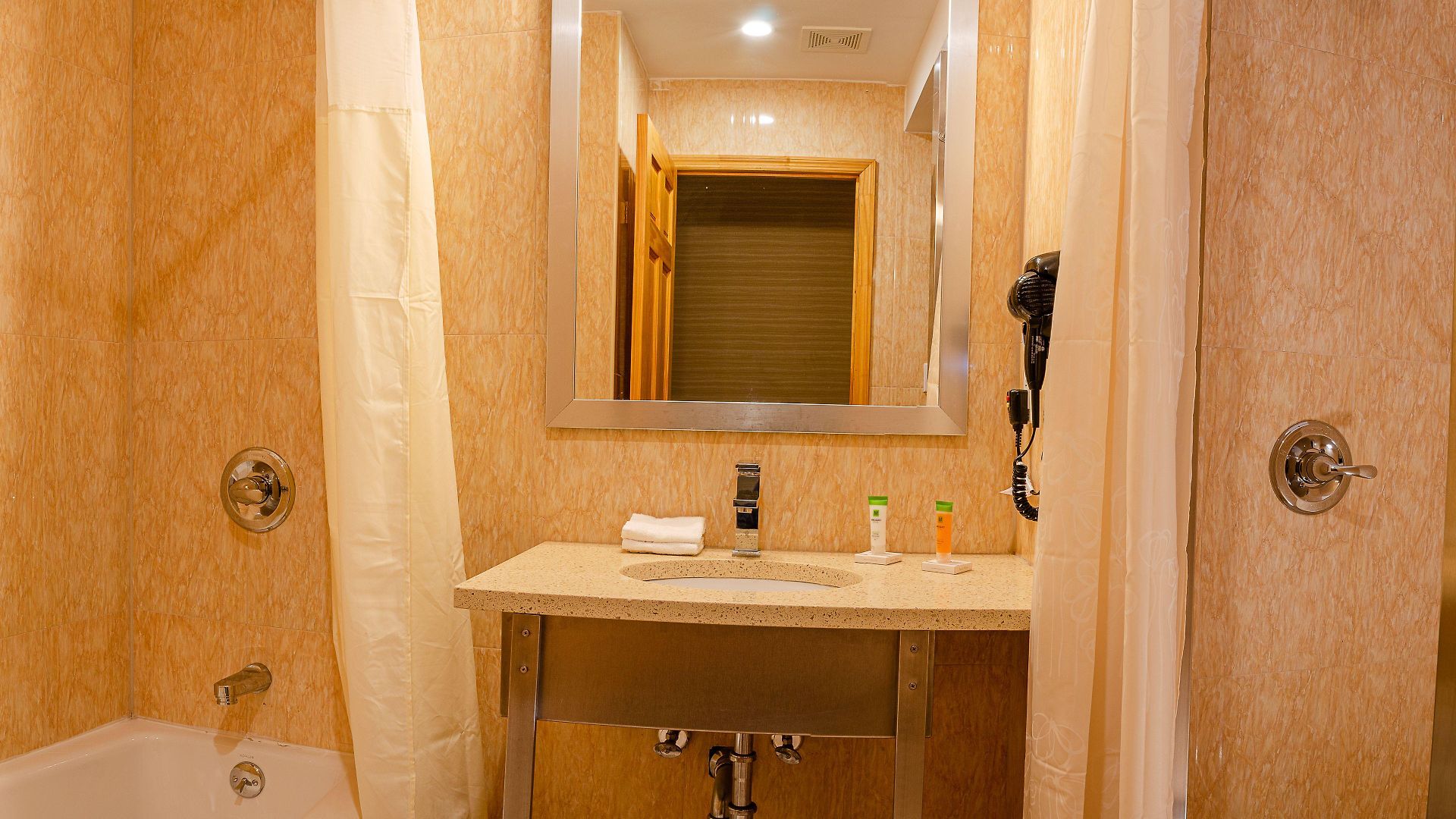 Hotel Elmhurst 3*