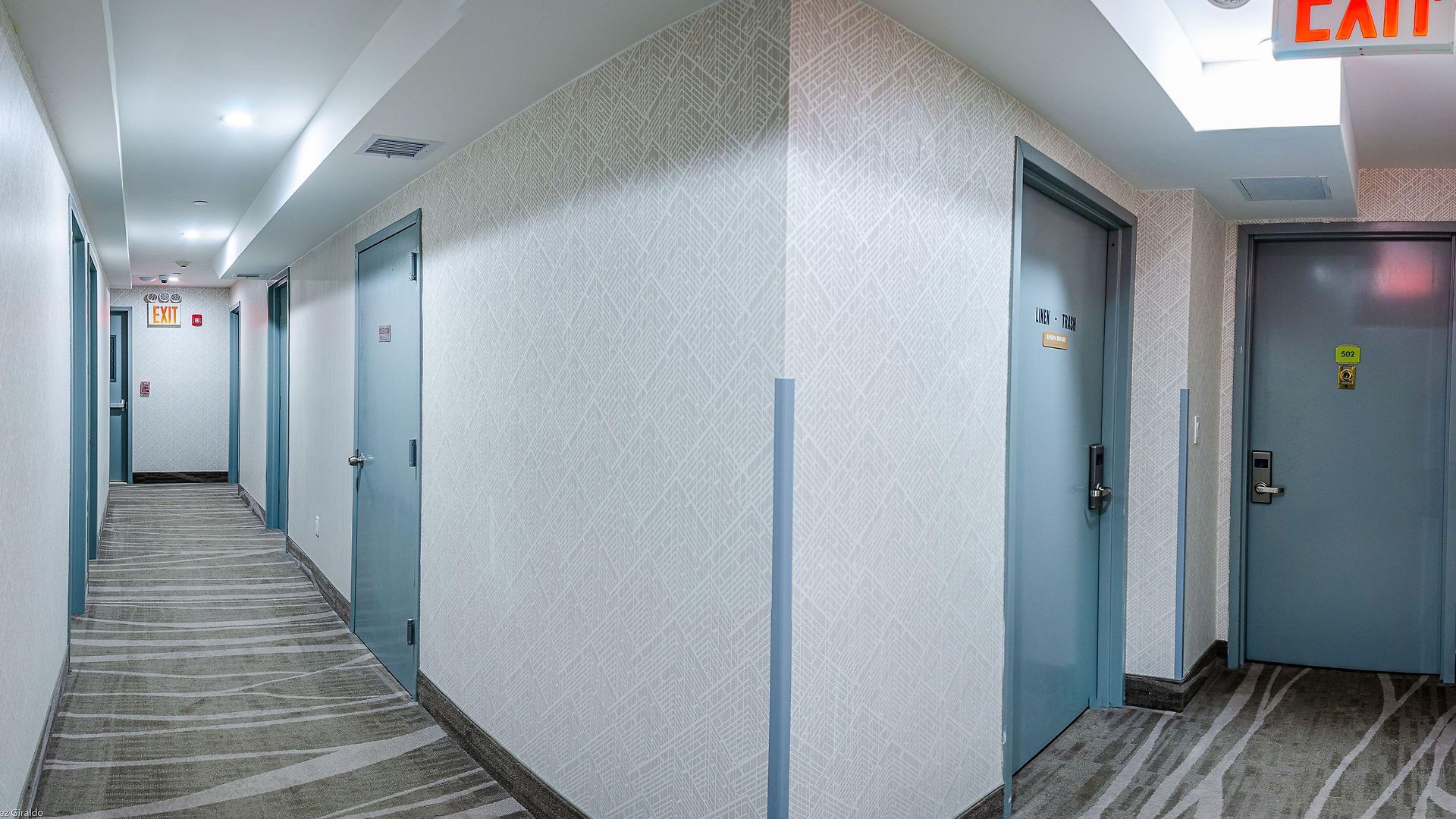 Elmhurst Hotel 3*