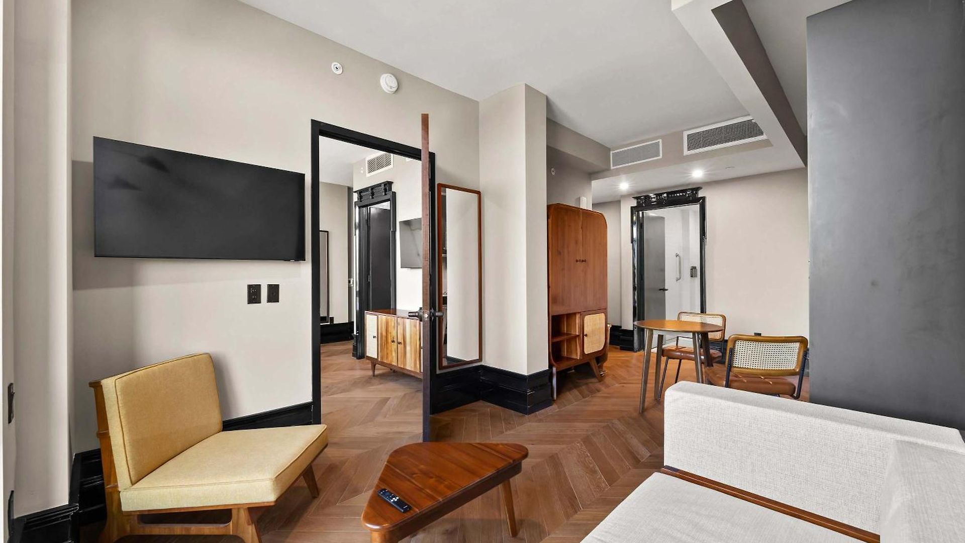 Freeman 503 By Rove Travel - 1br With Shared Amenities *