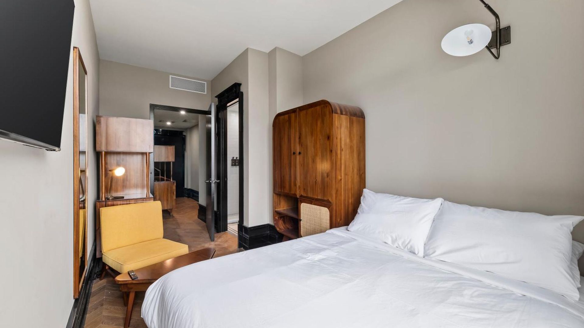 Freeman 903 By Rove Travel - 1br With Shared Amenities New York