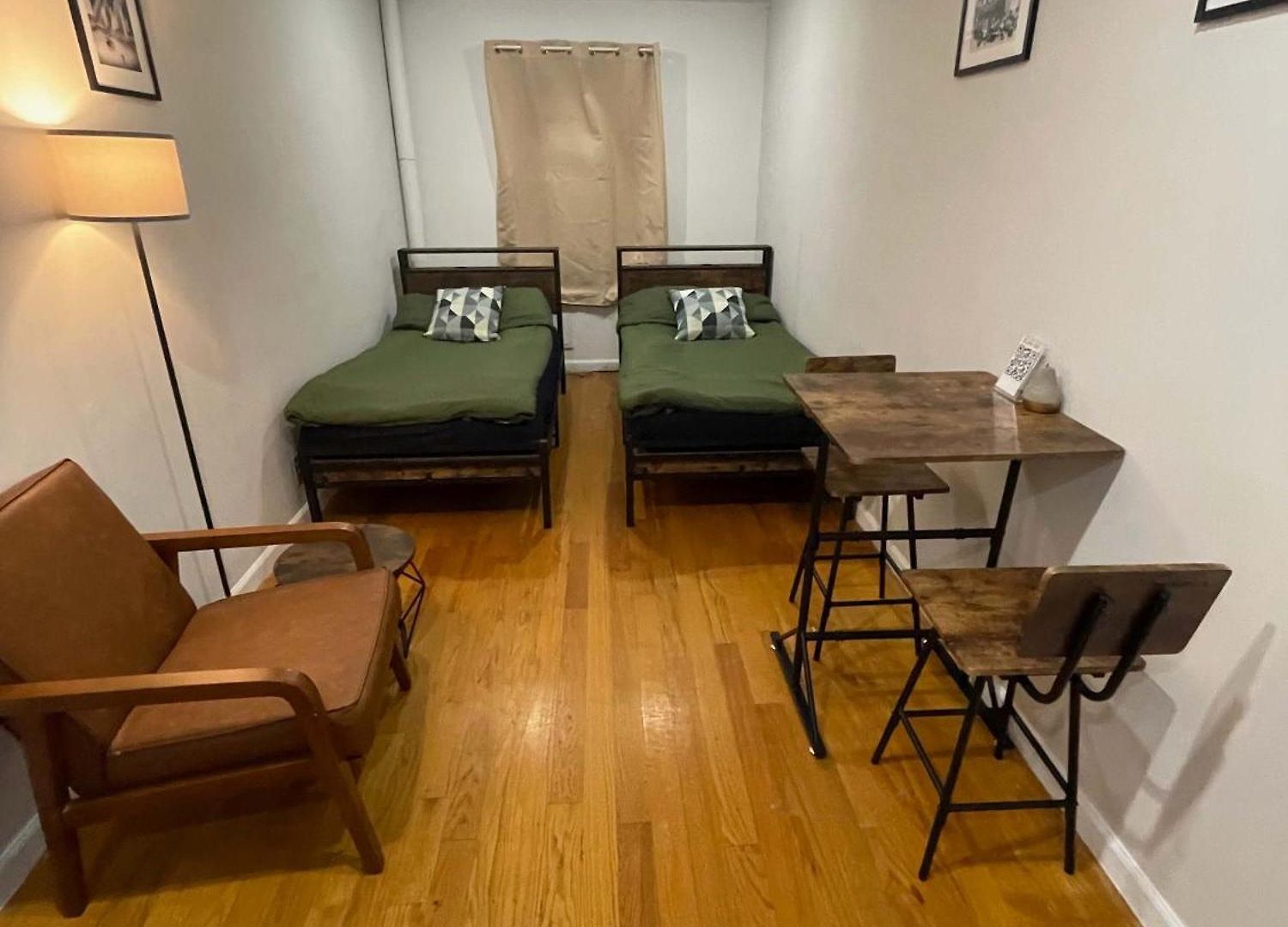 Union Square With Kitchen -shared Bathroom