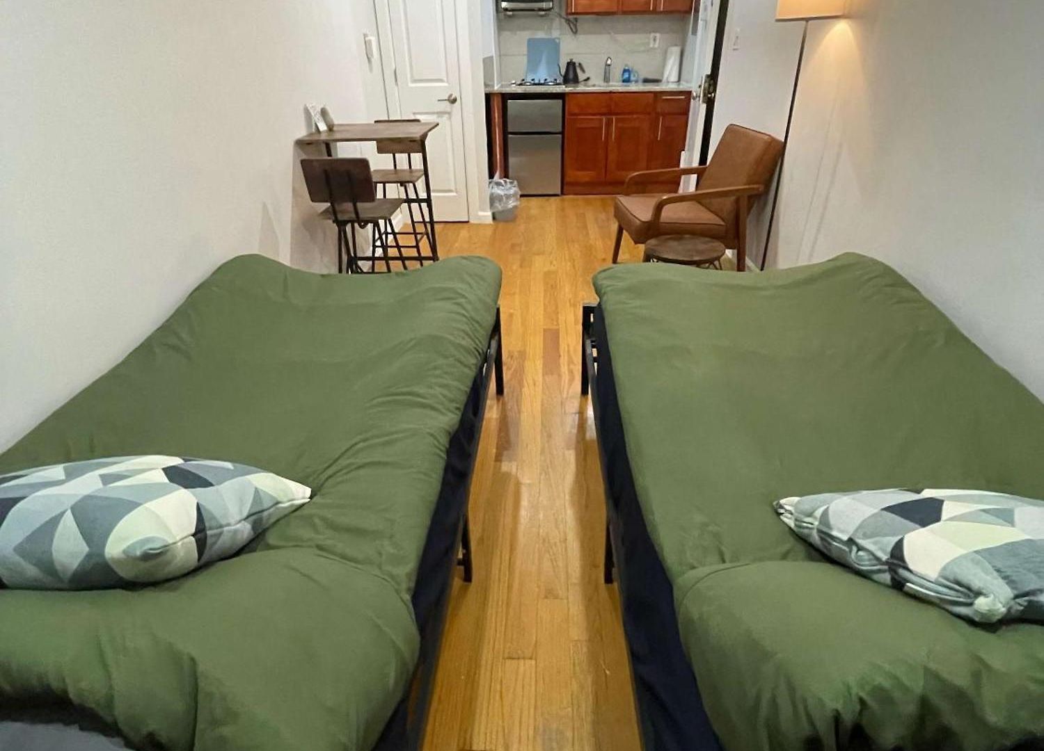 Union Square With Kitchen -shared Bathroom Apartment *