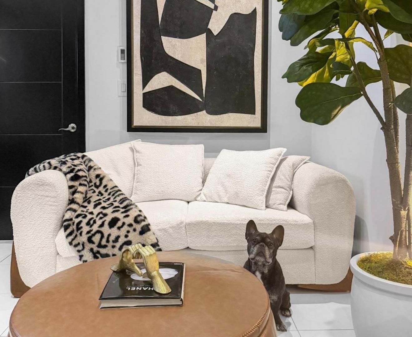 Superb 4-bedroom 1 Block From Park In Vibrant Apartment