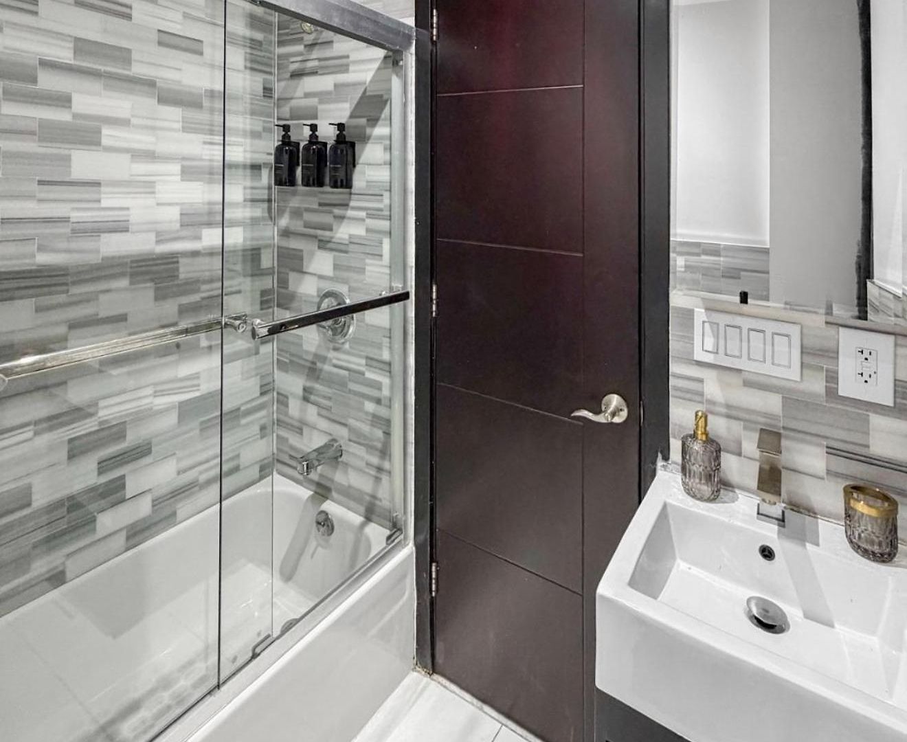 Superb 4-bedroom 1 Block From Park In Vibrant *