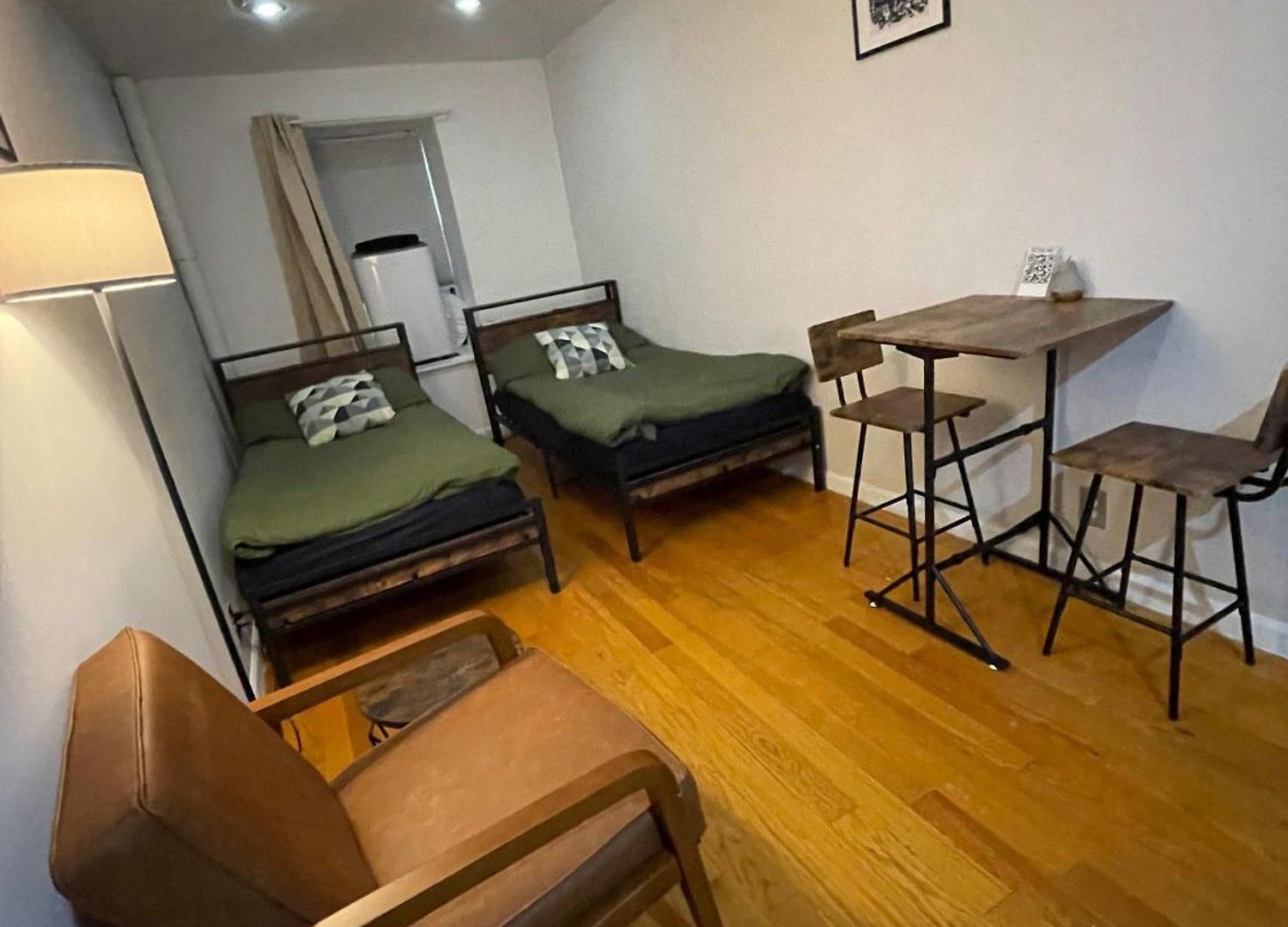 Union Square With Kitchen -shared Bathroom