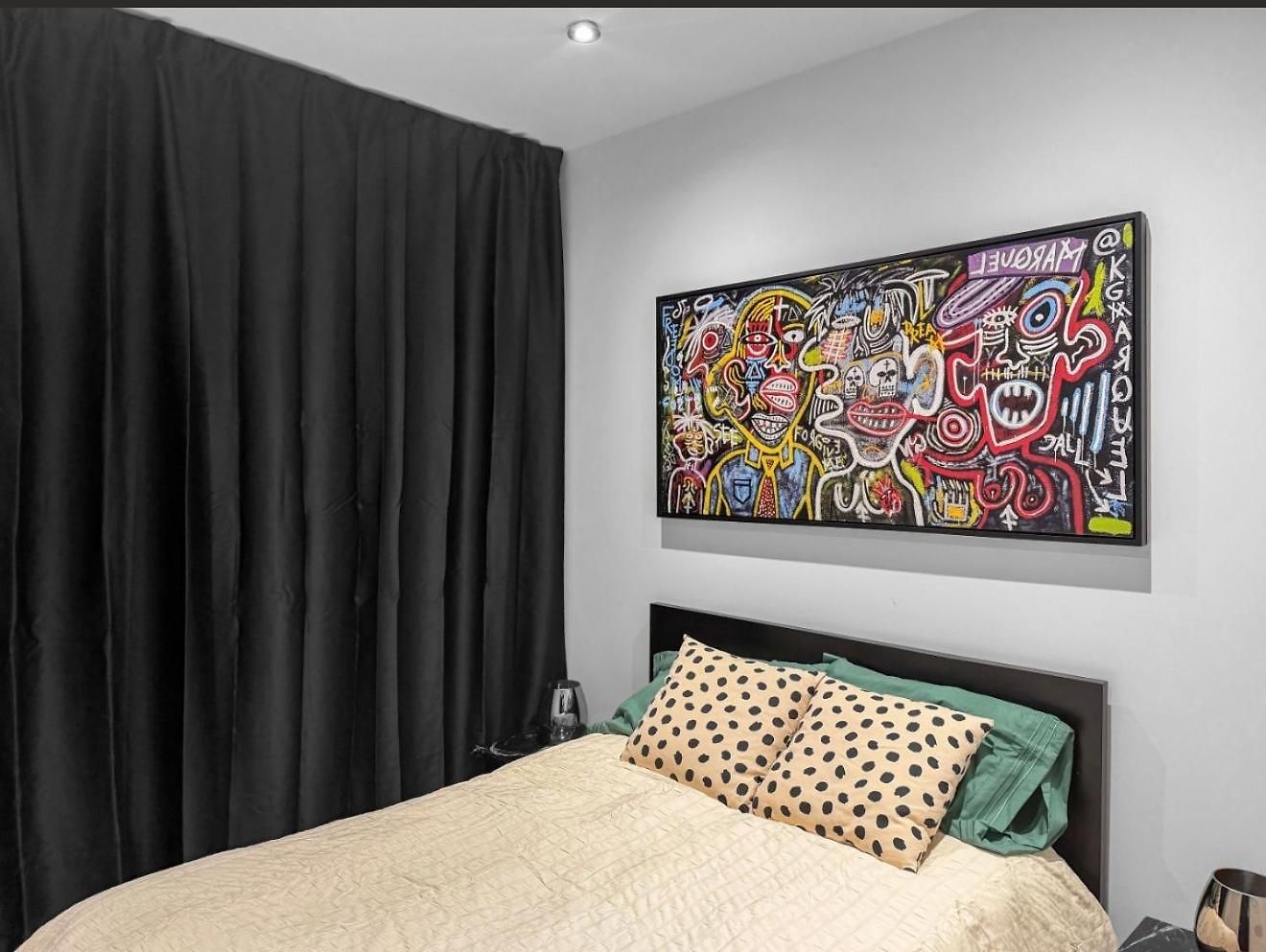 Superb 4-bedroom 1 Block From Park In Vibrant Apartment *
