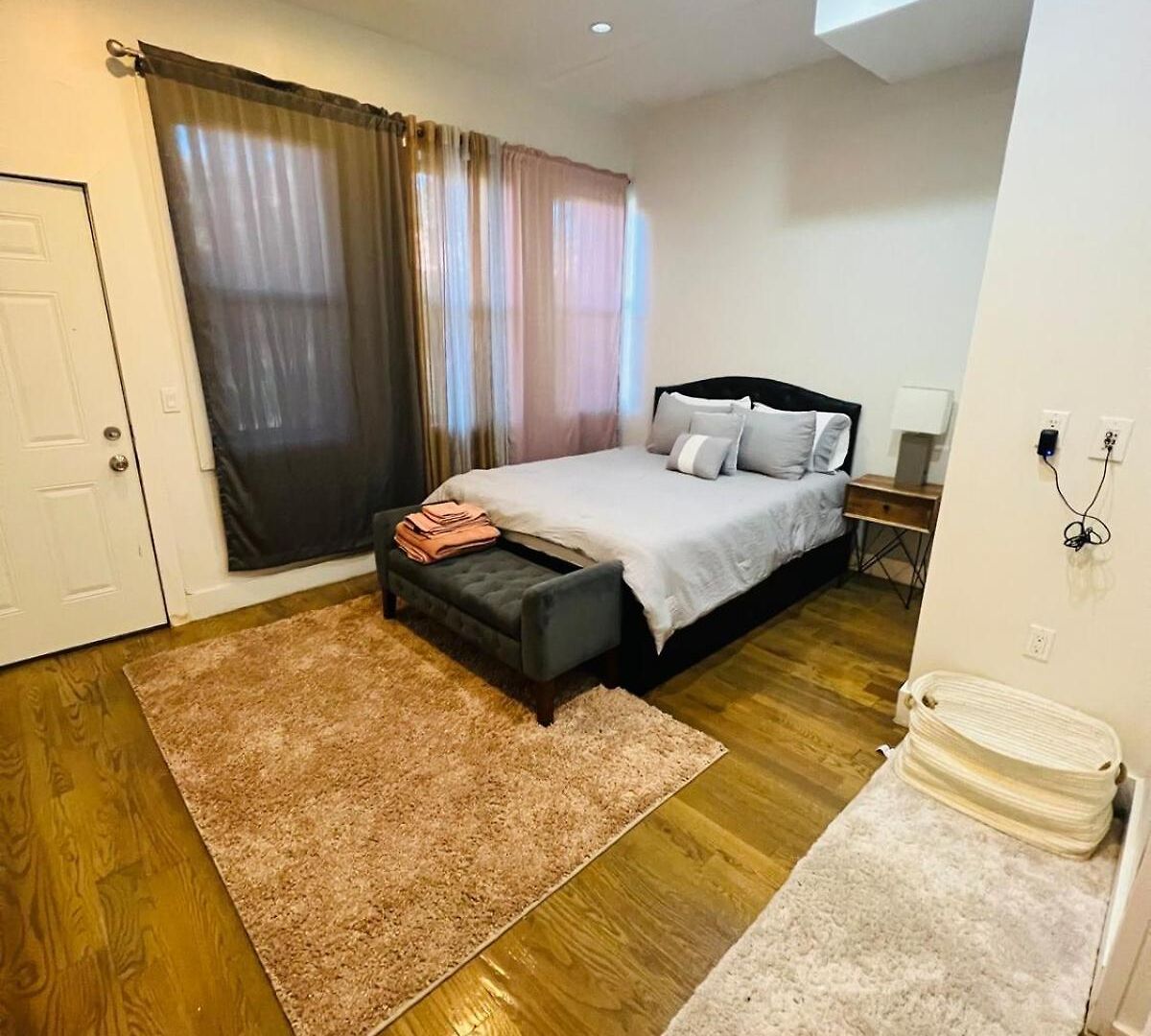 Starcrown Apartment