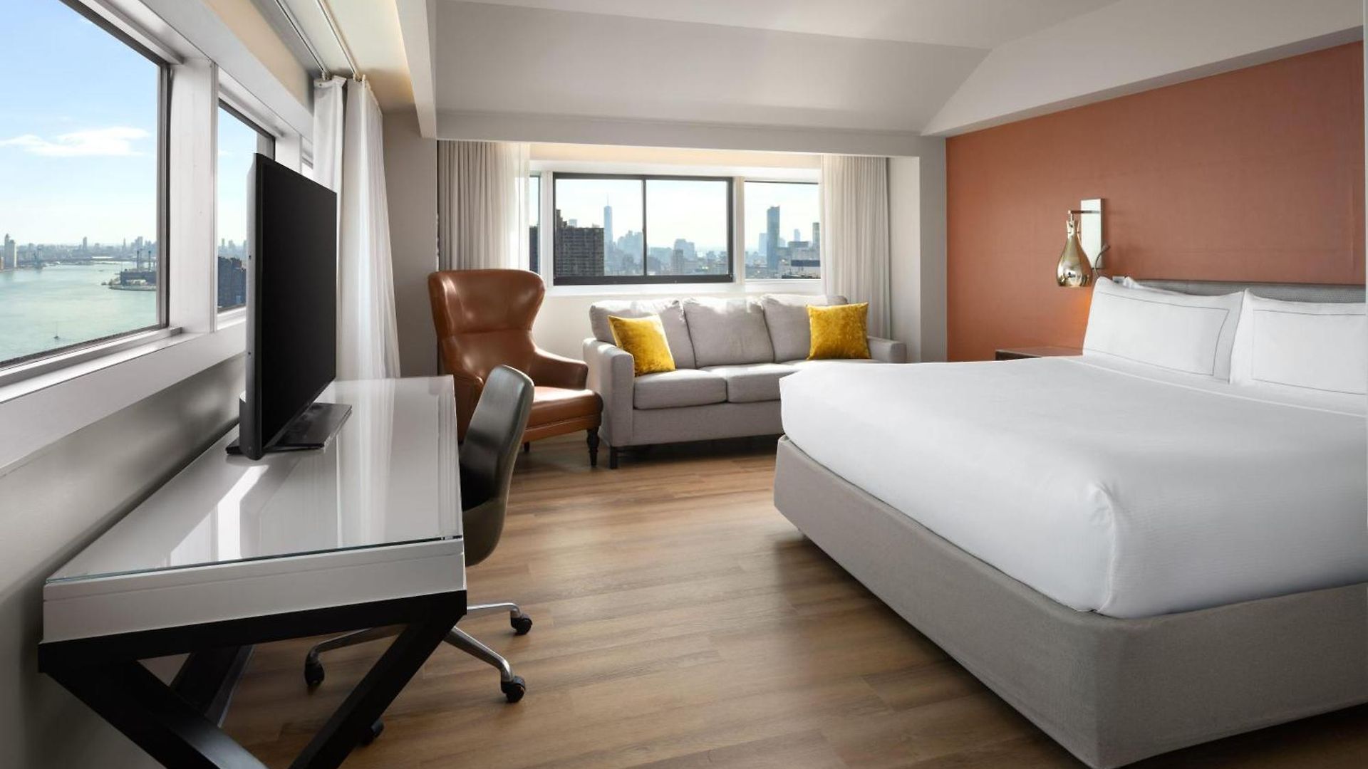 Millennium Hilton One Un Plaza 4*