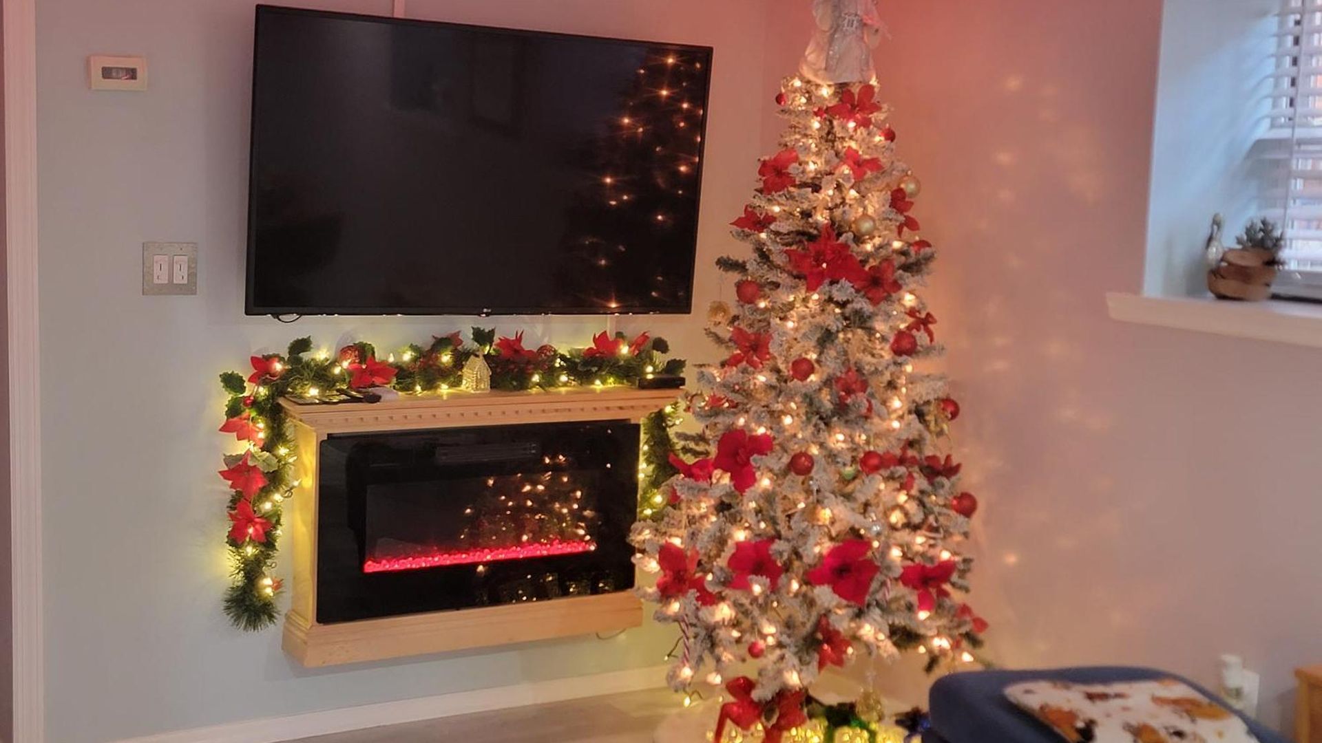 Lovely 2 Bedroom With 2 Entrance And Parking *