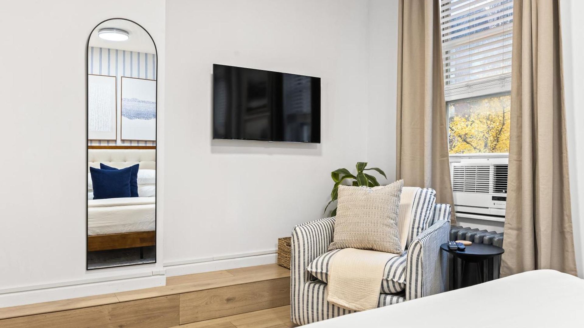 2br In Times Square Near Restaurants * New York