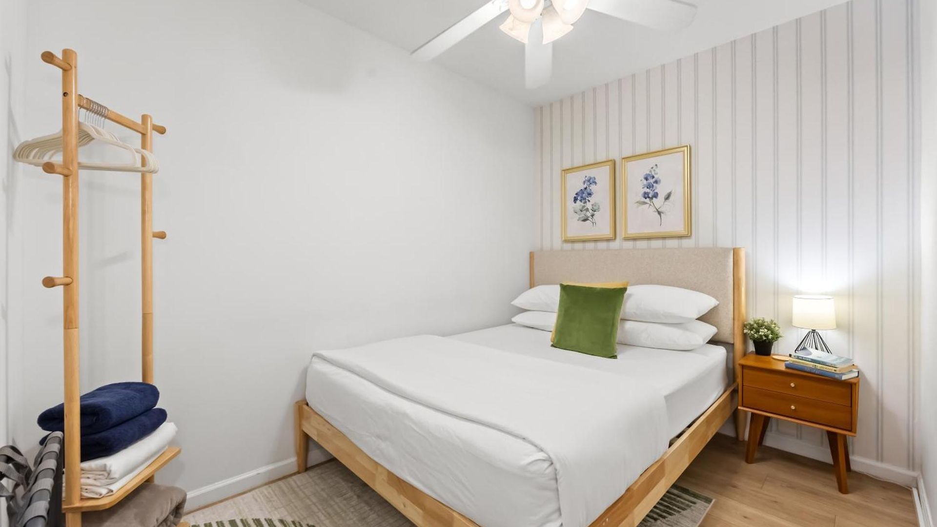2br In Times Square Near Restaurants Apartment