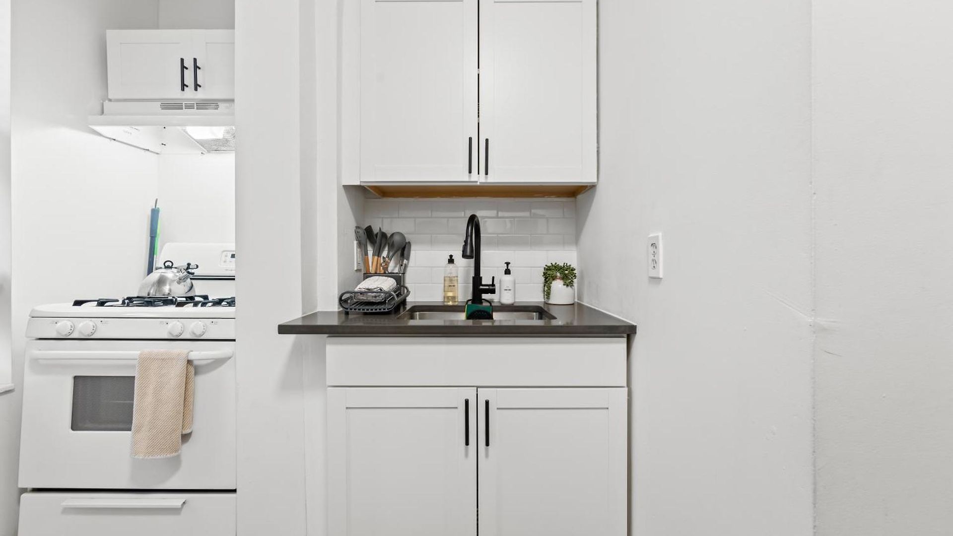 2br In Times Square Near Restaurants Apartment New York
