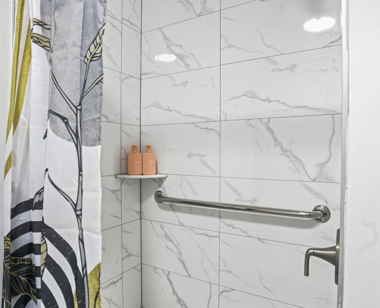 Homelike In The Heart Of China Town Apartment