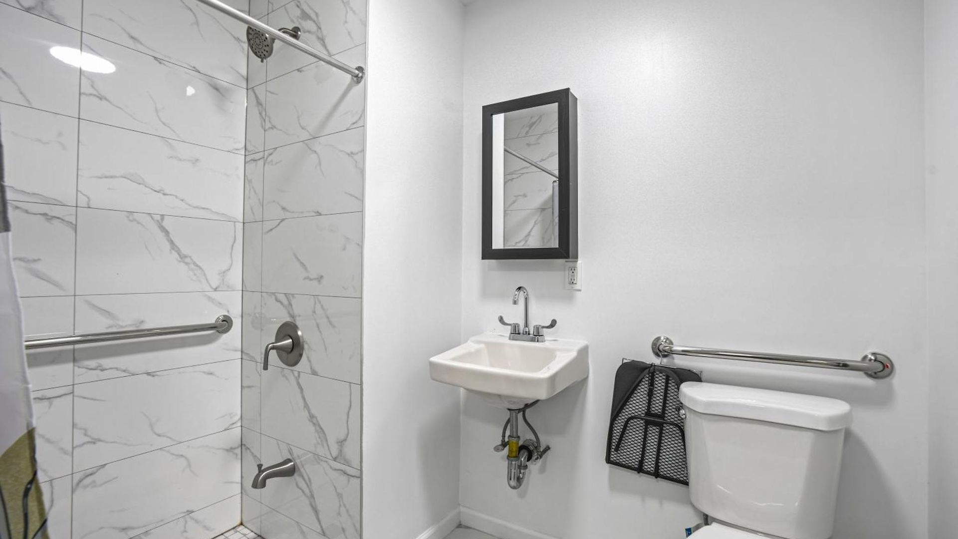 Homelike In The Heart Of China Town Apartment