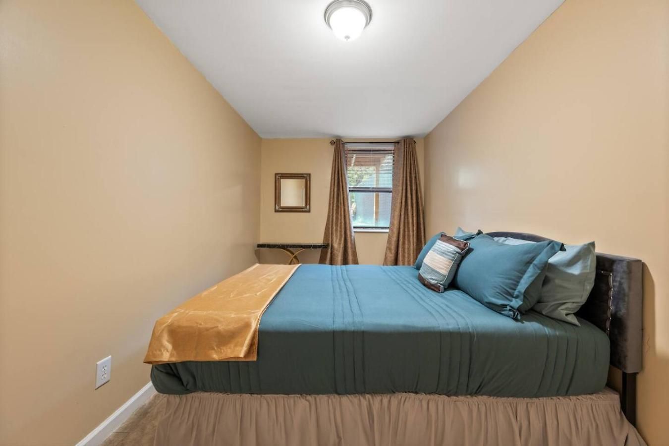 Cozy Two Bedroom In Brooklyn *