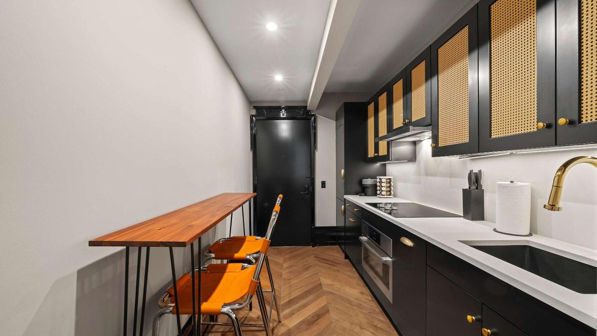 Freeman 201 By Rove Travel - 2br With Shared Amenities