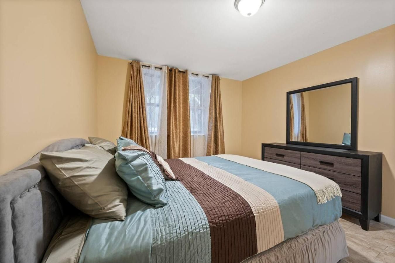 Cozy Two Bedroom In Brooklyn