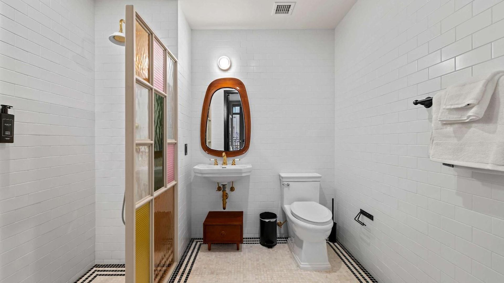 Freeman 201 By Rove Travel - 2br With Shared Amenities