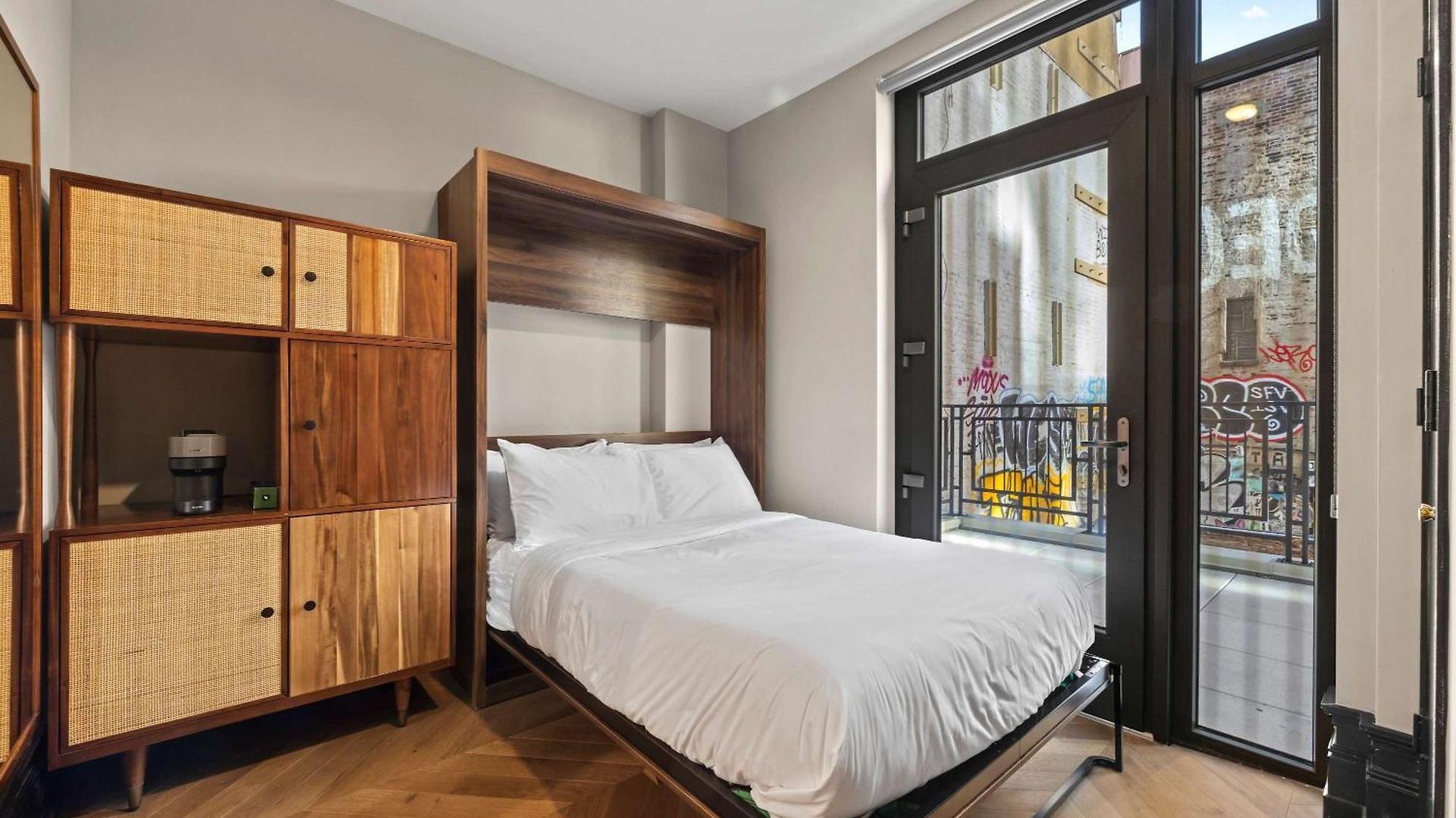 Freeman 201 By Rove Travel - 2br With Shared Amenities *