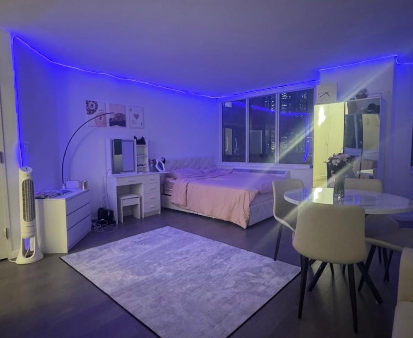 Loft In With Ameneties Building Location In Midtown New York