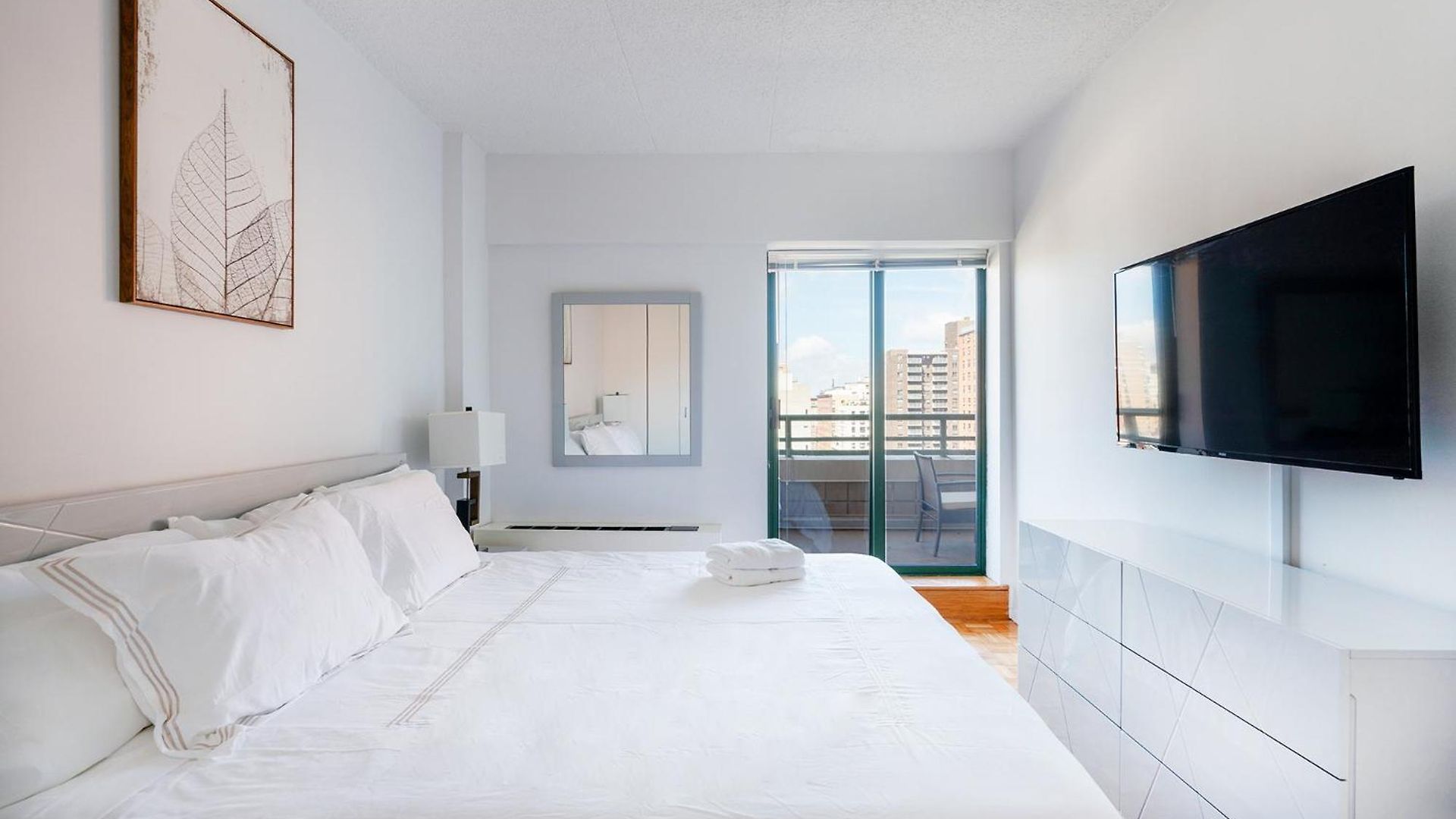 Sunny 3 Bedroom 1 Bath In Nyc Apartment *