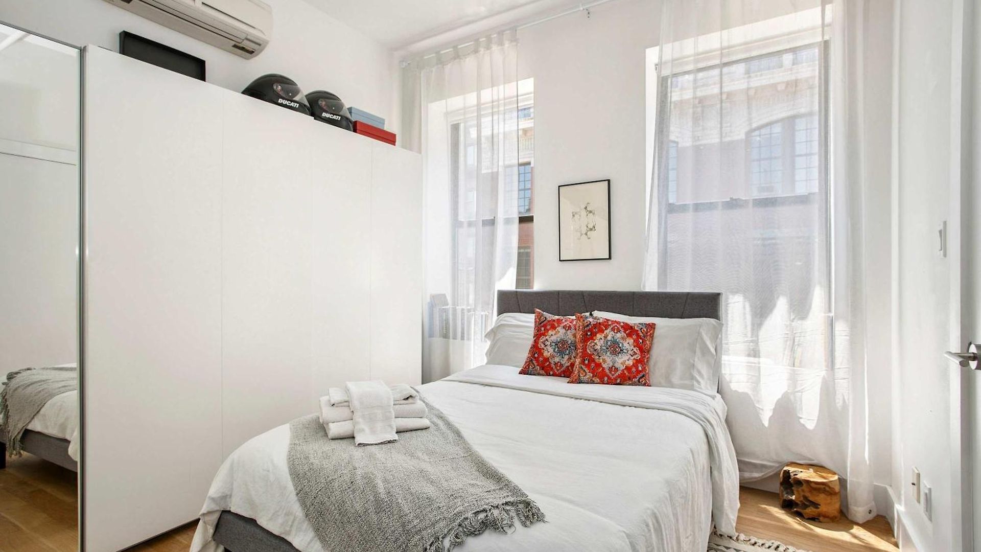 Beautiful And Spacious 2 Bed 2 Bath - Elevator * New York