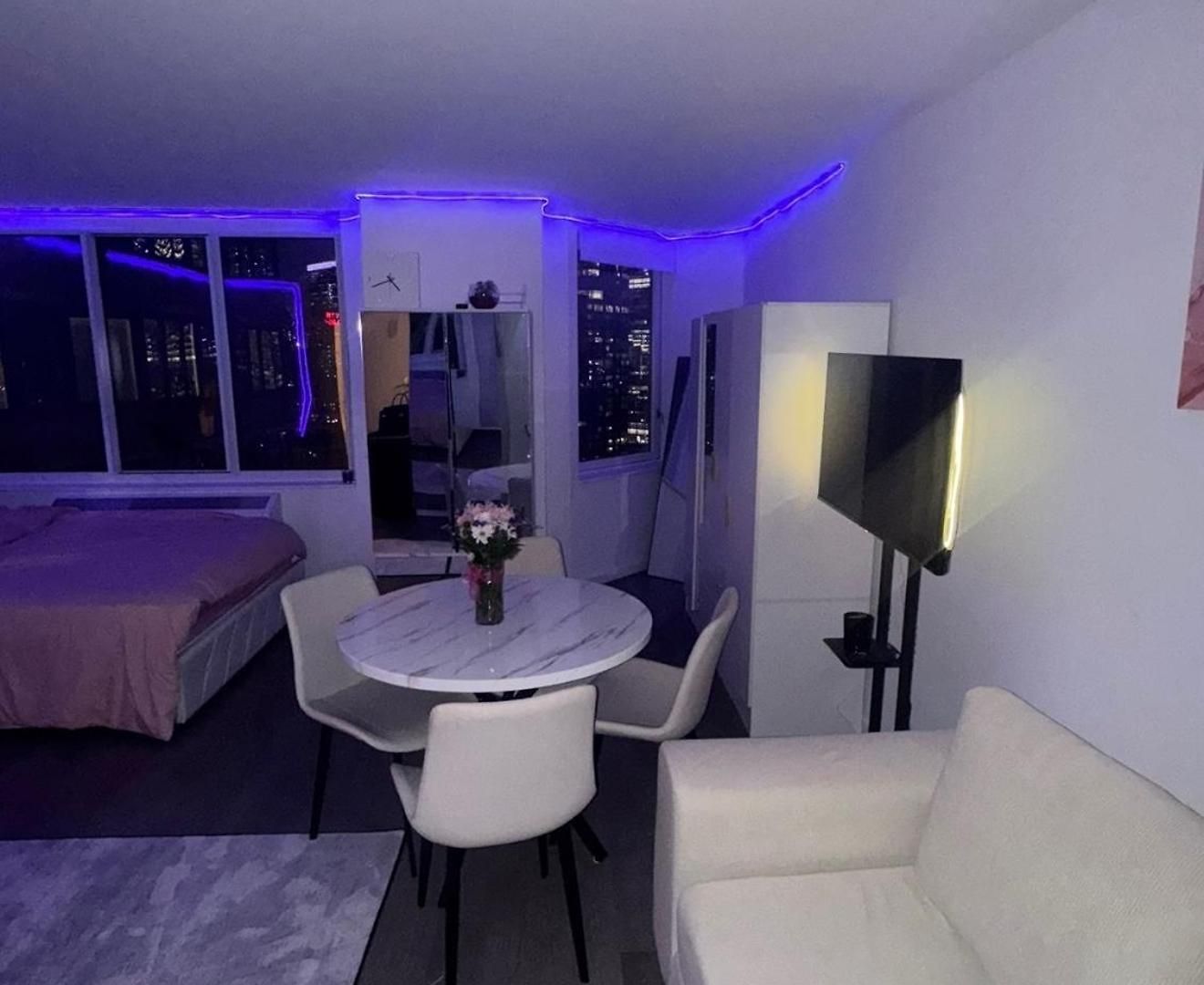 Loft In With Ameneties Building Location In Midtown * New York