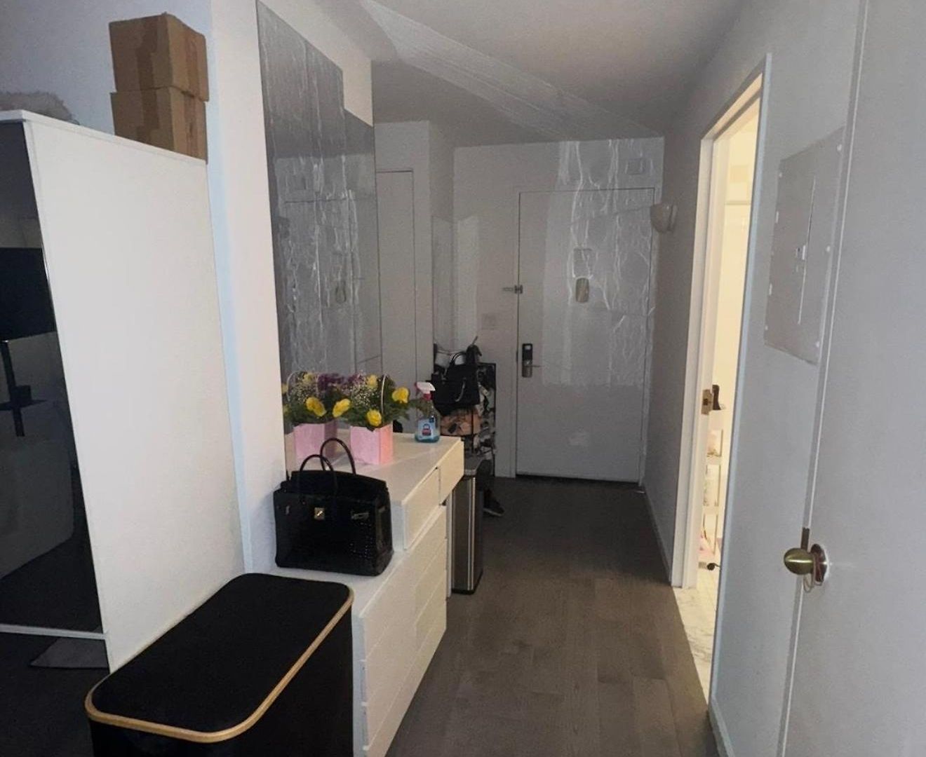 Loft In With Ameneties Building Location In Midtown Apartment New York