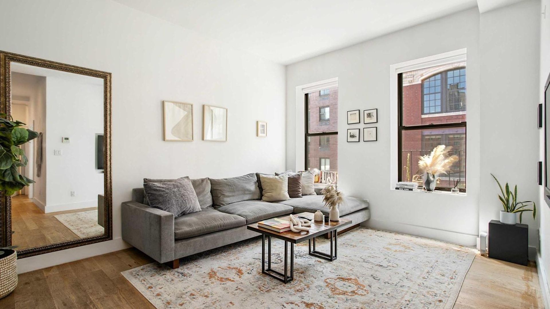 Beautiful And Spacious 2 Bed 2 Bath - Elevator Apartment