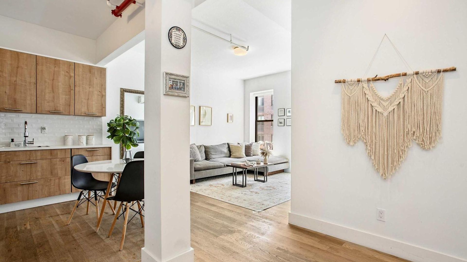Beautiful And Spacious 2 Bed 2 Bath - Elevator Apartment New York