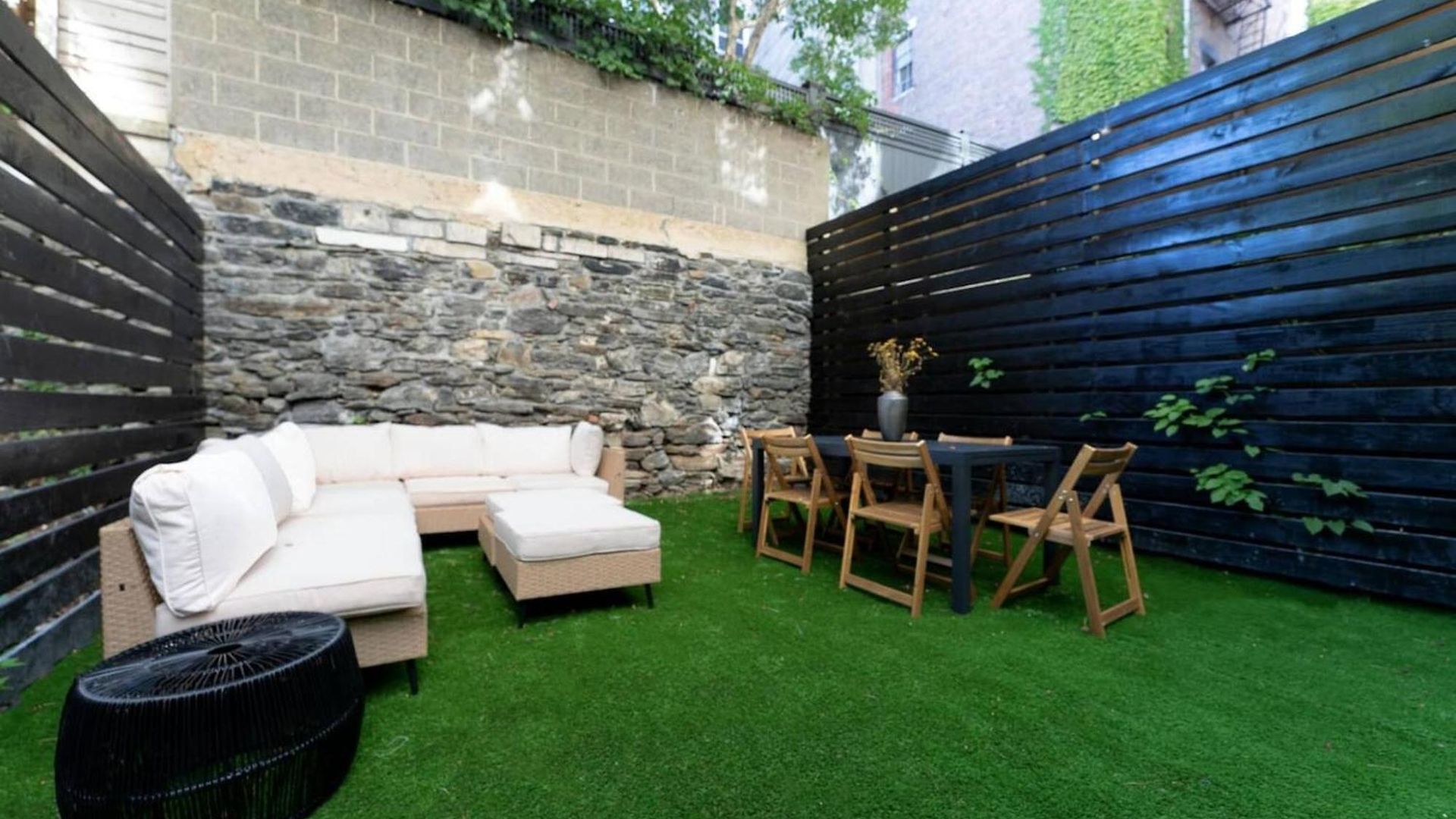 Newly Renovated 2br W Backyard Apartment