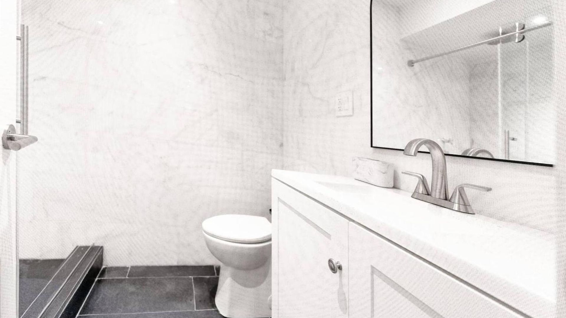 Apartment Newly Renovated 2br W Backyard New York