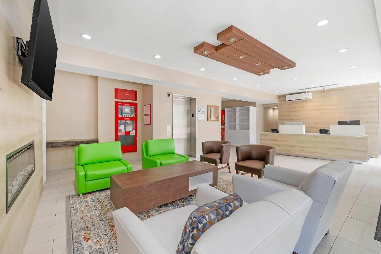 Hotel Country & By Radisson, Staten Island New York