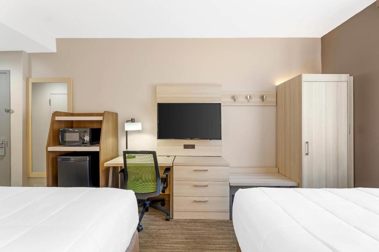 Country & By Radisson, Staten Island Hotel New York